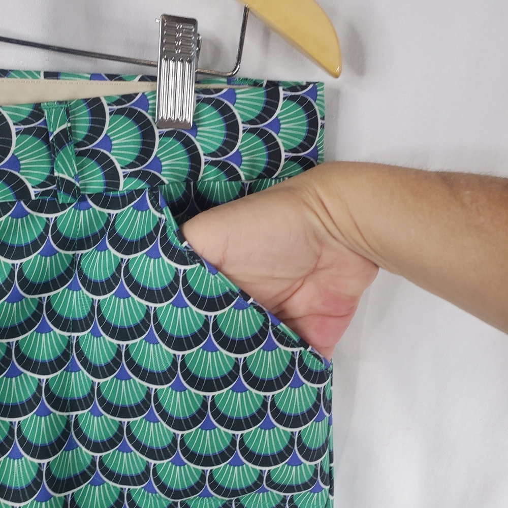 ♡ Peter Millar Geo Print Microfiber Womens Golf Shorts Size 10 Green and Blue - Picture 4 of 8